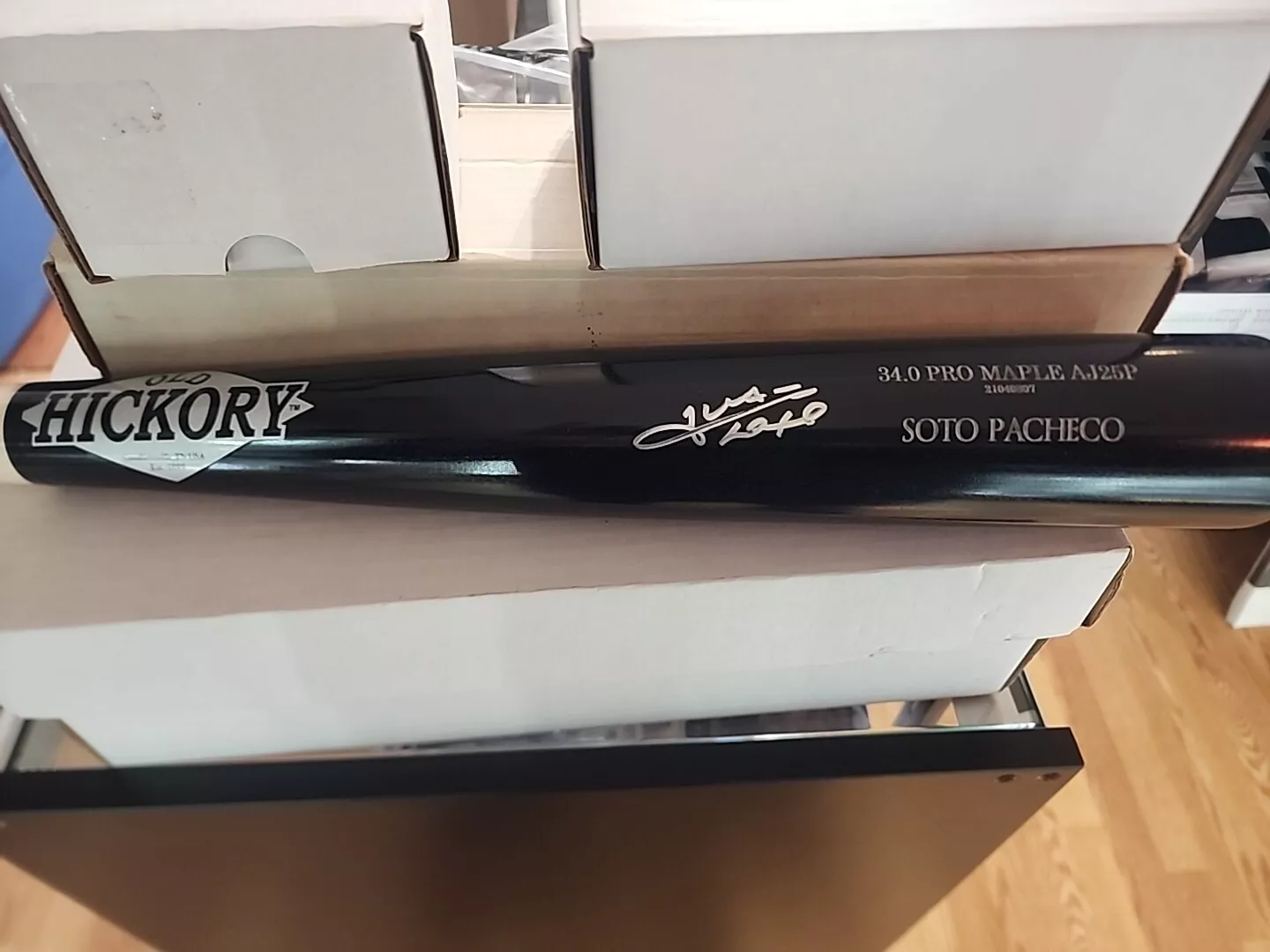 JUAN SOTO AUTOGRAPHED BLACK OLD HICKORY GAME MODEL BAT YANKEES BECKETT #WL8481 - Image 2